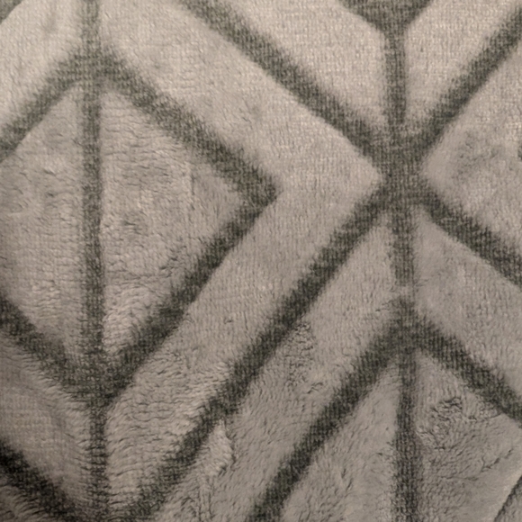 Velvety Plush Gray Diamond Throw - Picture 3 of 4